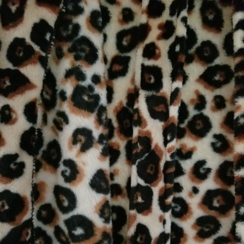 Robe - Picture 3 of 3
